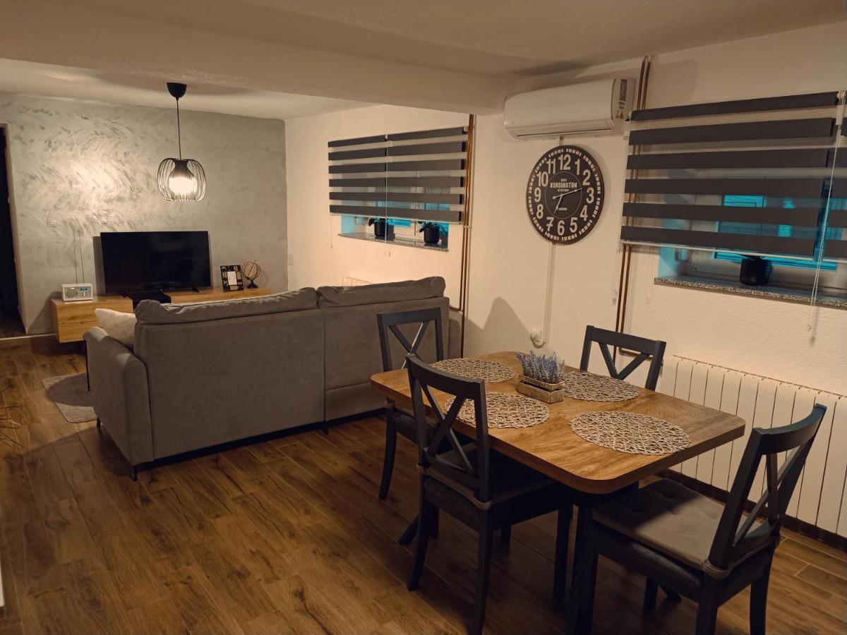 Kod Dida Apartment Gospic Exterior photo